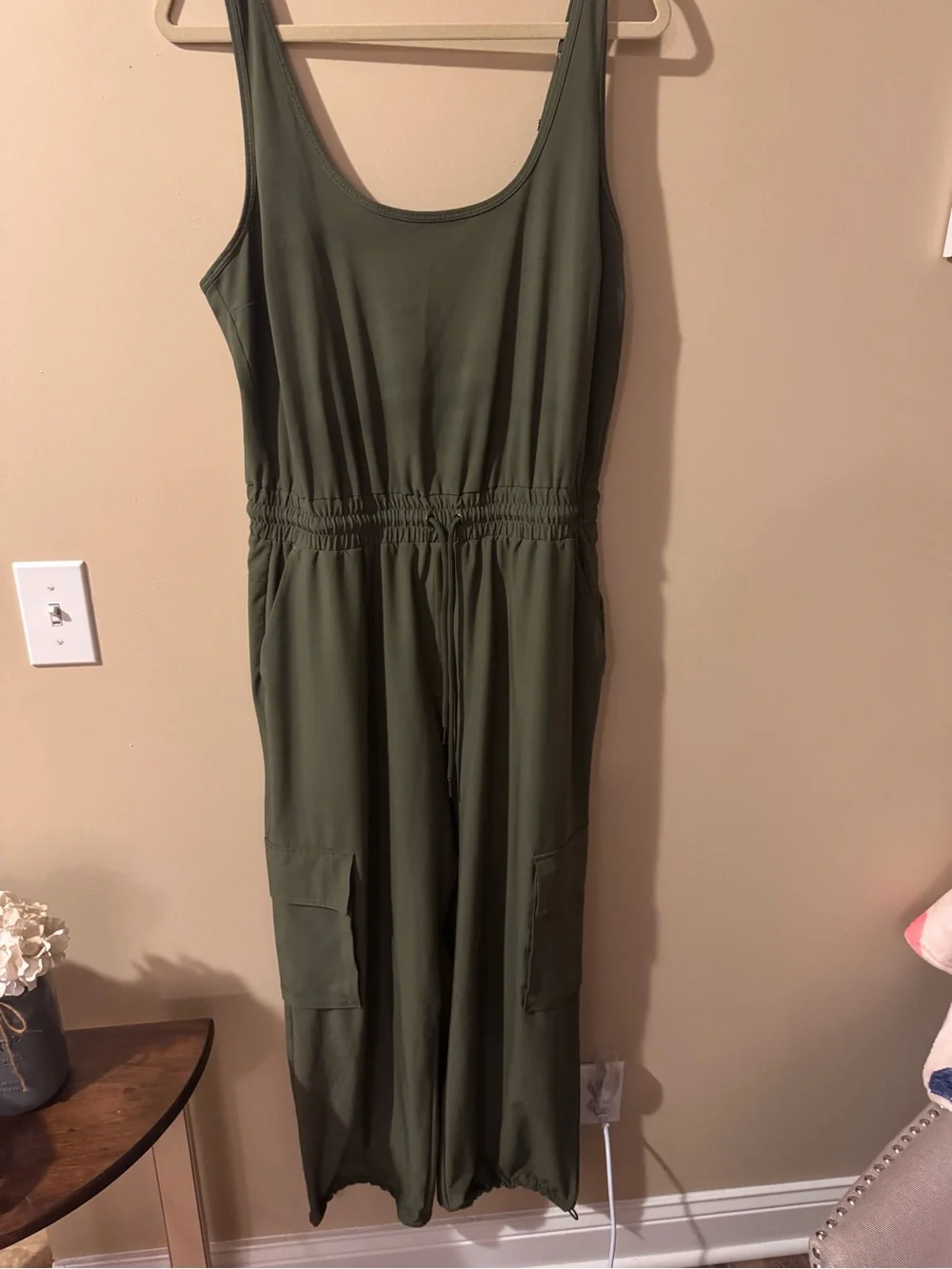 Abercrombie & Fitch Women’s Traveler Cargo Jumpsuit in Olive Green - size Large